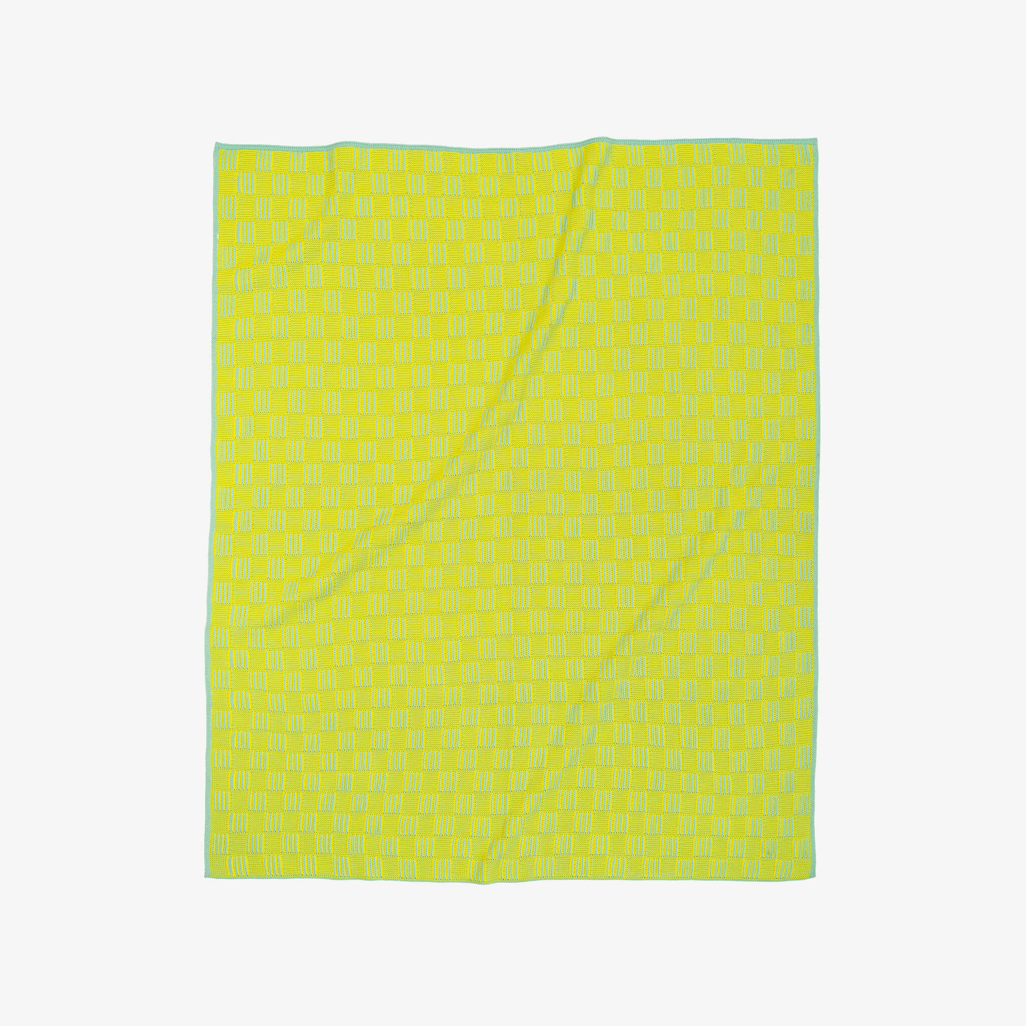 Chunky Checkerboard Knit Throw - Image 4