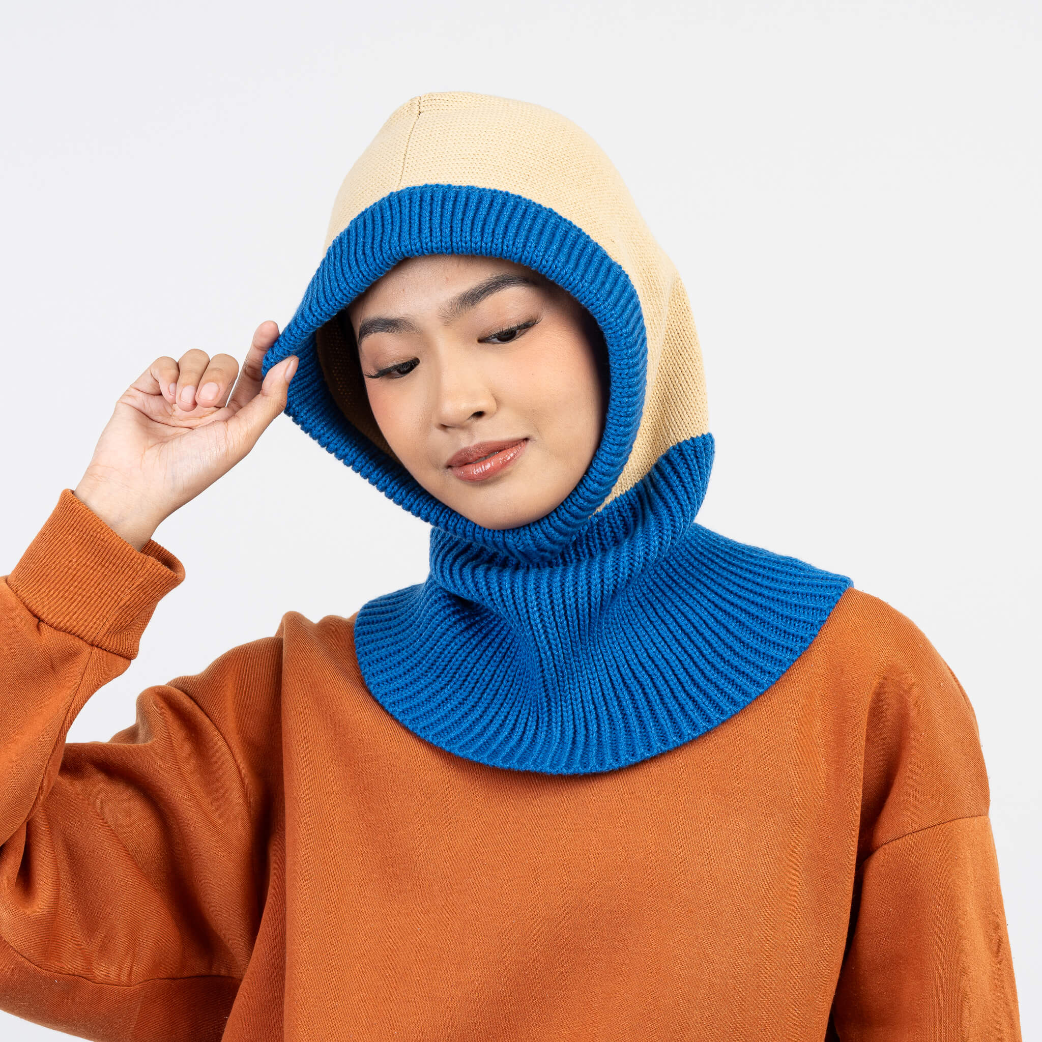 Colorblock Knit Hood - Image 15