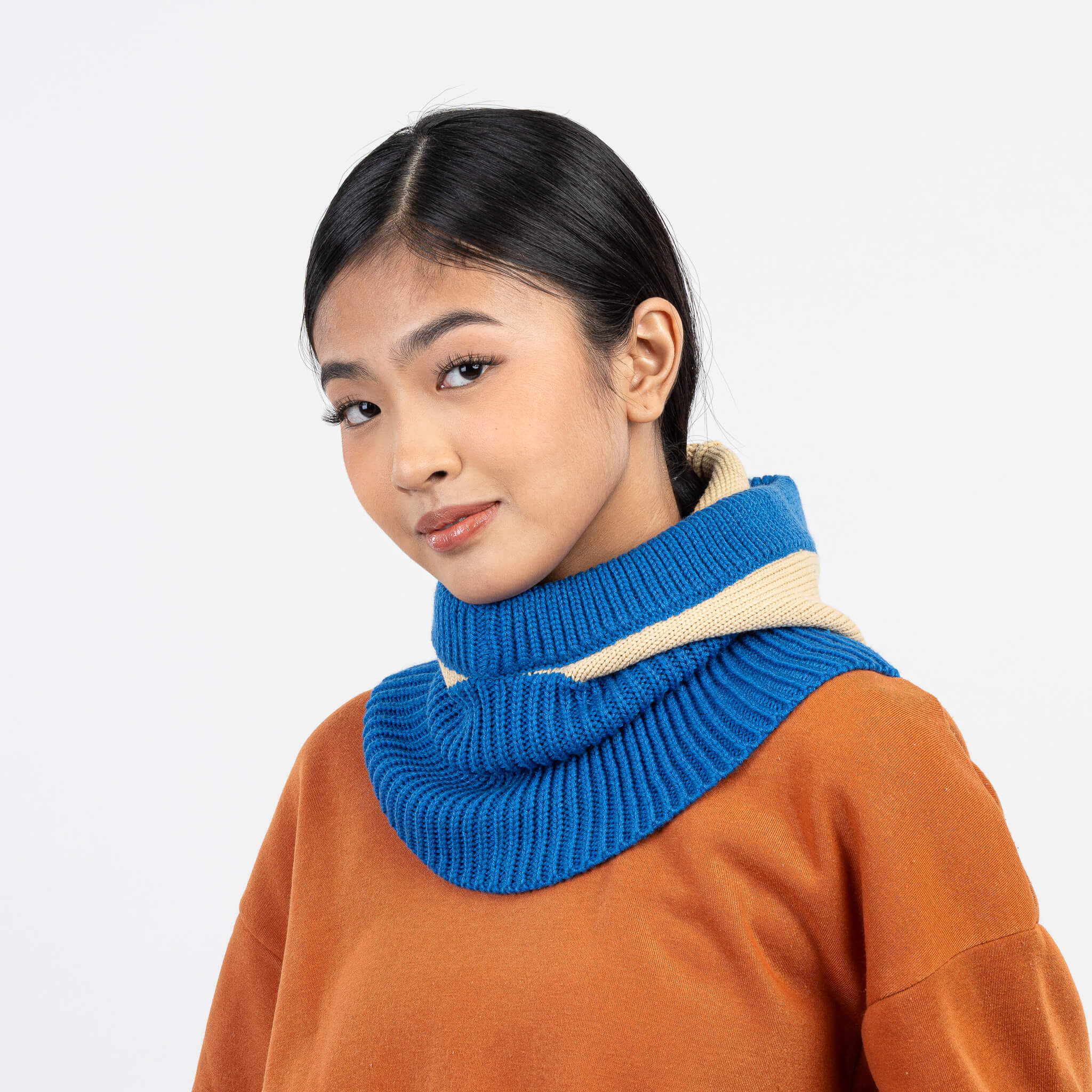 Colorblock Knit Hood - Image 18