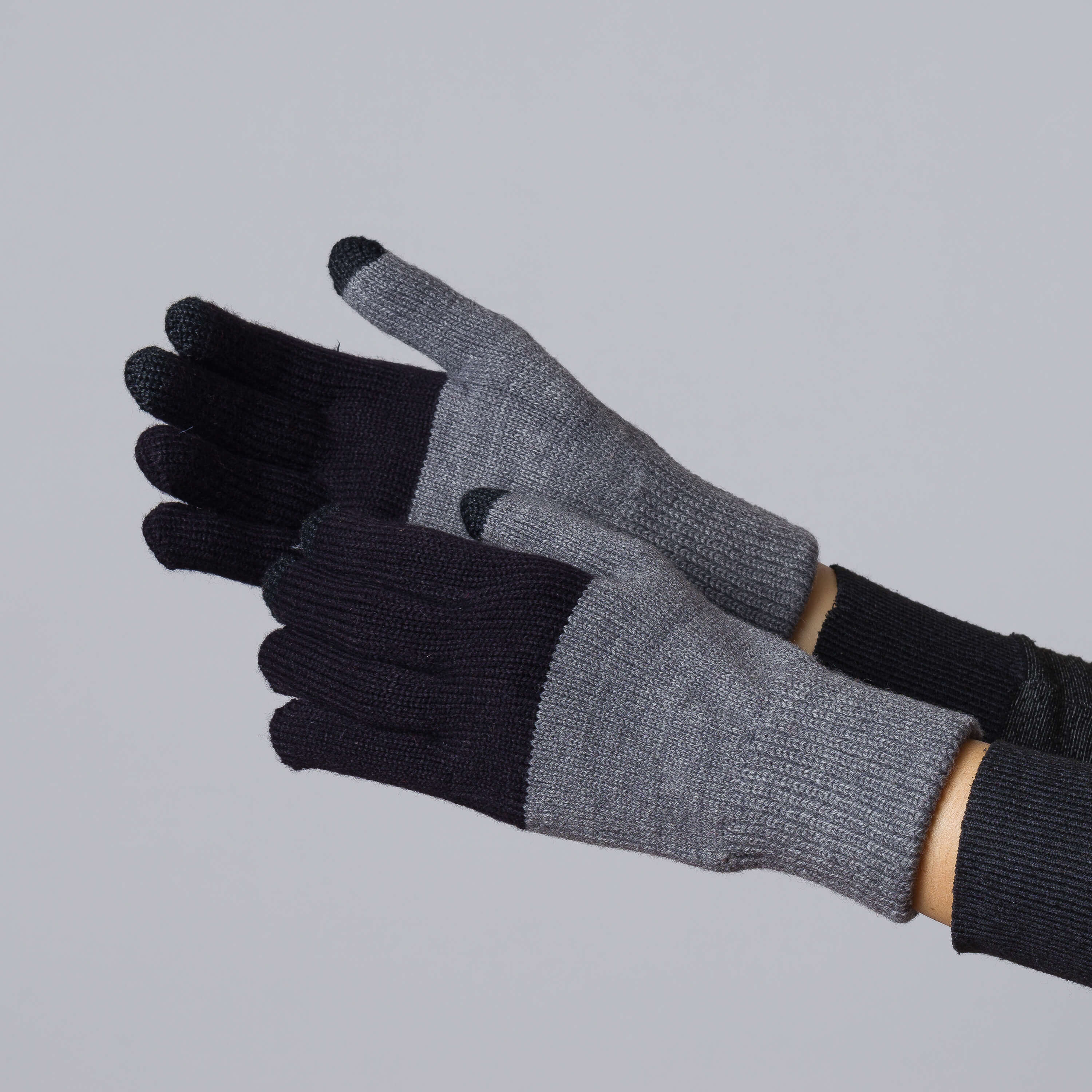 Colorblock Knit Touchscreen Gloves - Image 15